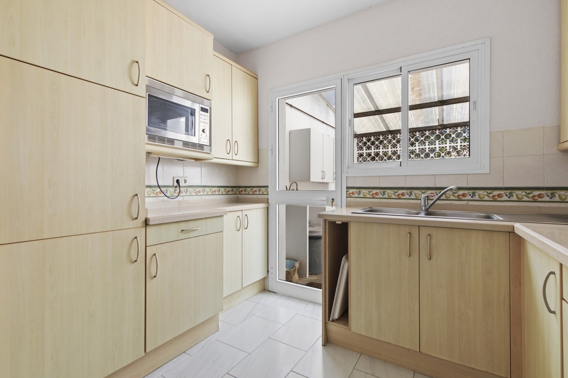 Resale - Villa - Marbella - Guadalmina Baja