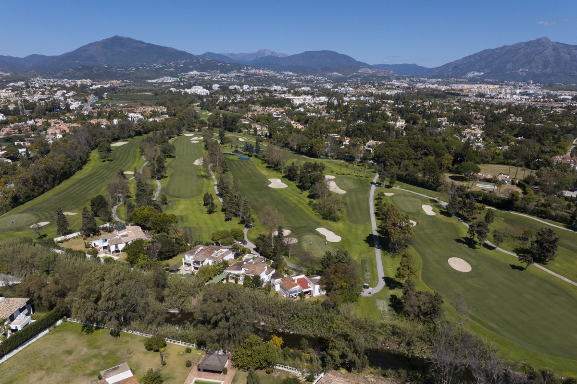 Resale - Villa - Marbella - Guadalmina Baja
