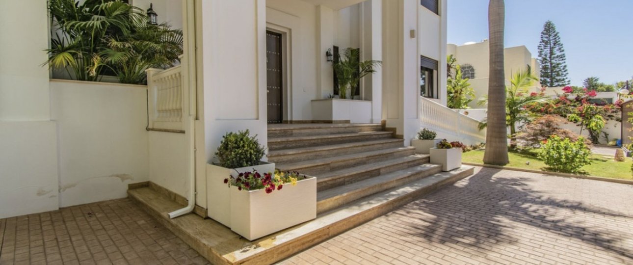Resale - Villa - Marbella - Guadalmina Baja