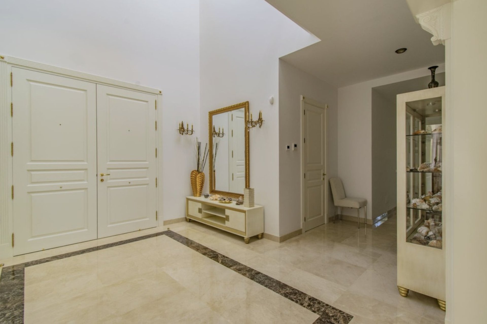 Resale - Villa - Marbella - Guadalmina Baja