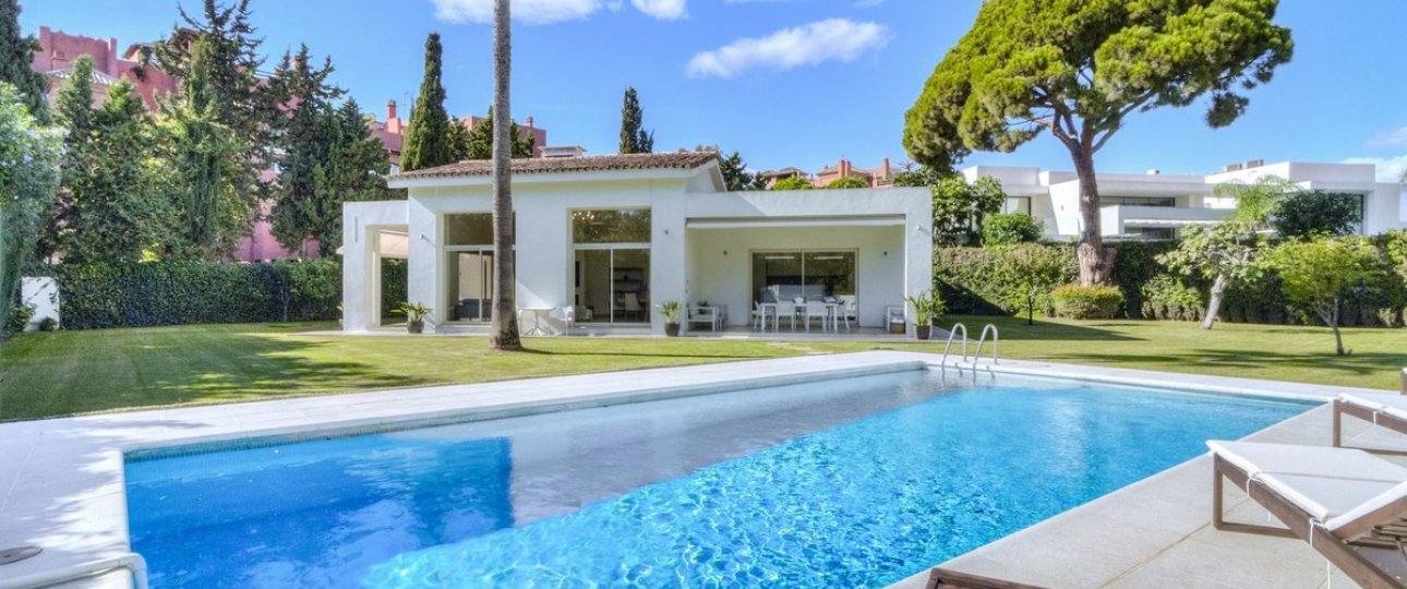 Resale - Villa - Marbella - Guadalmina Baja
