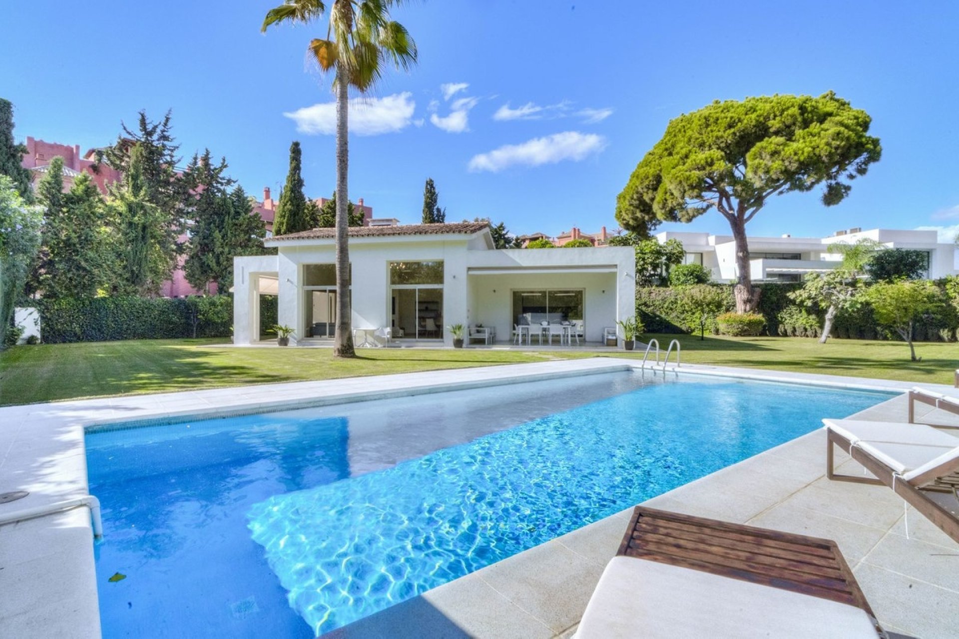 Resale - Villa - Marbella - Guadalmina Baja