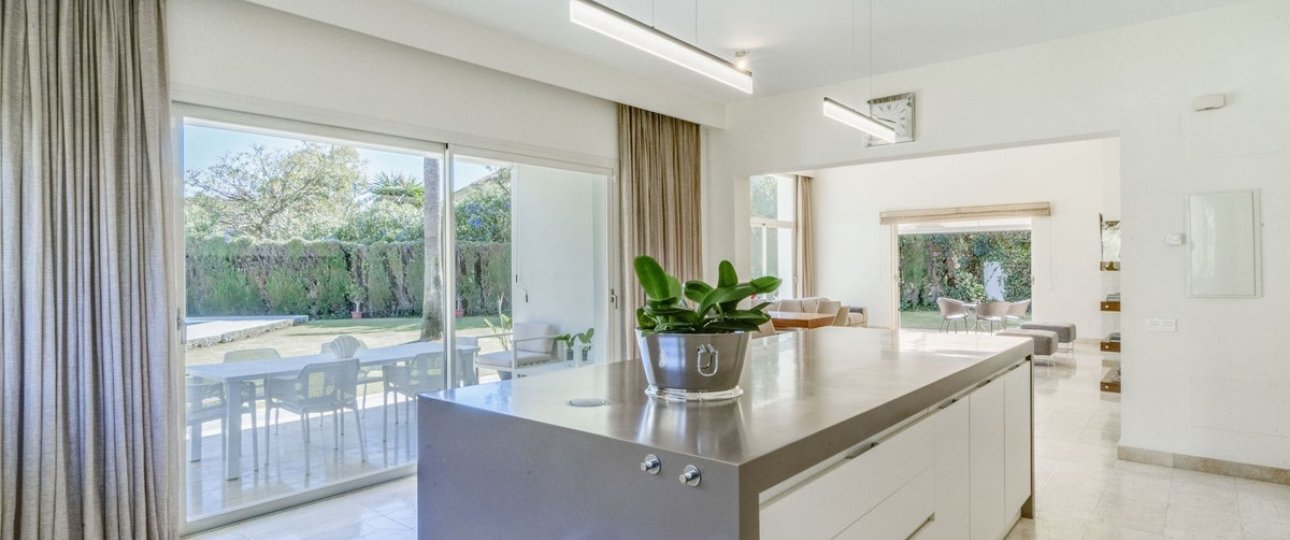 Resale - Villa - Marbella - Guadalmina Baja