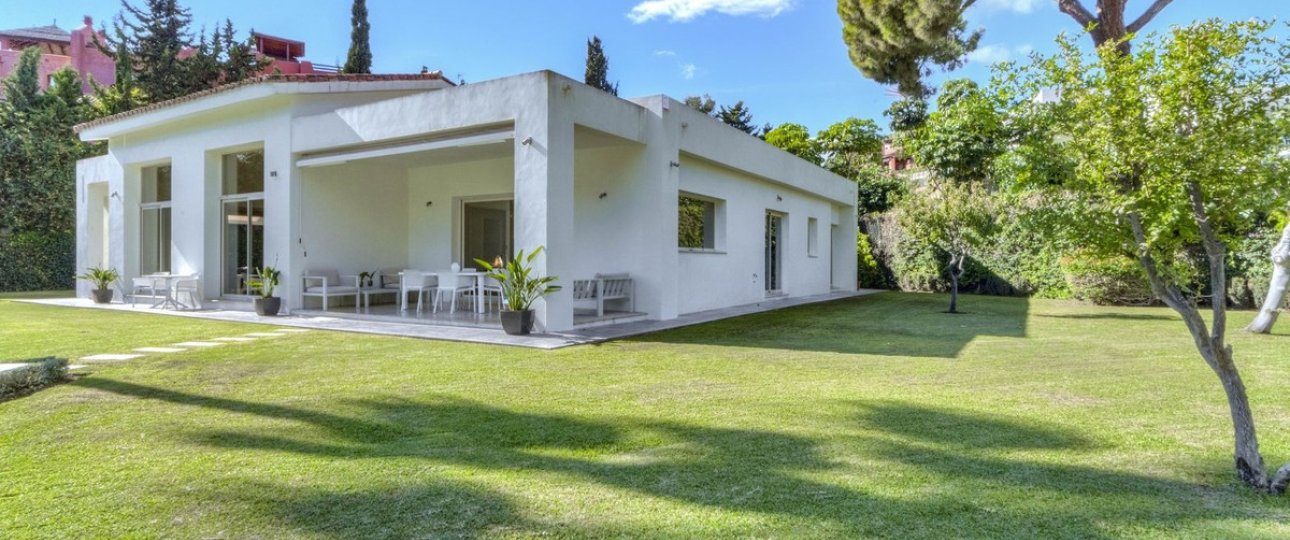 Resale - Villa - Marbella - Guadalmina Baja