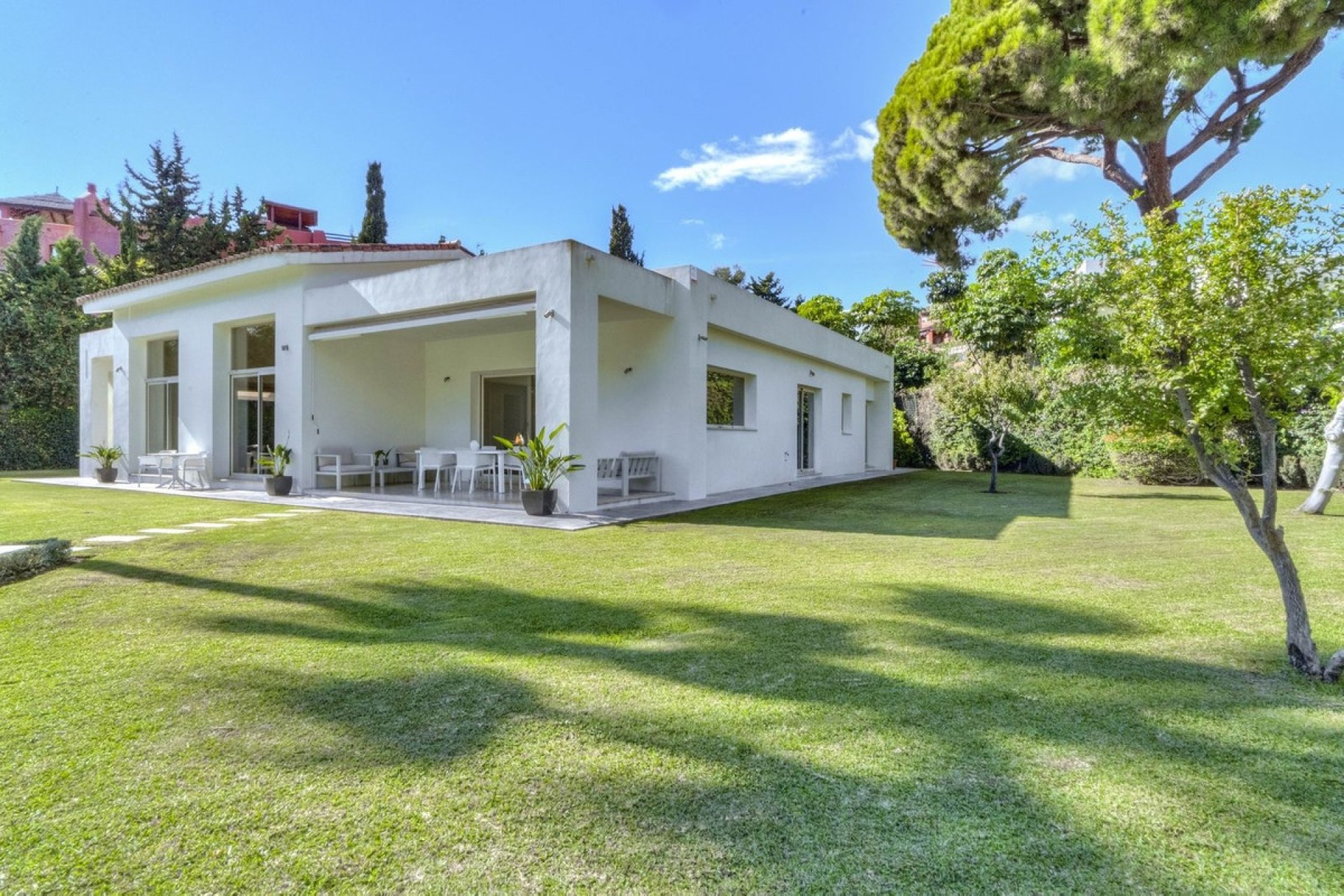Resale - Villa - Marbella - Guadalmina Baja