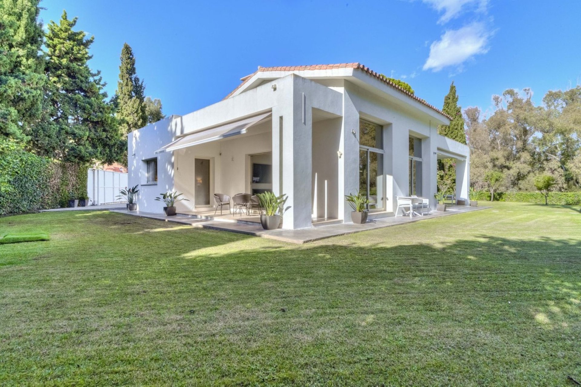 Resale - Villa - Marbella - Guadalmina Baja