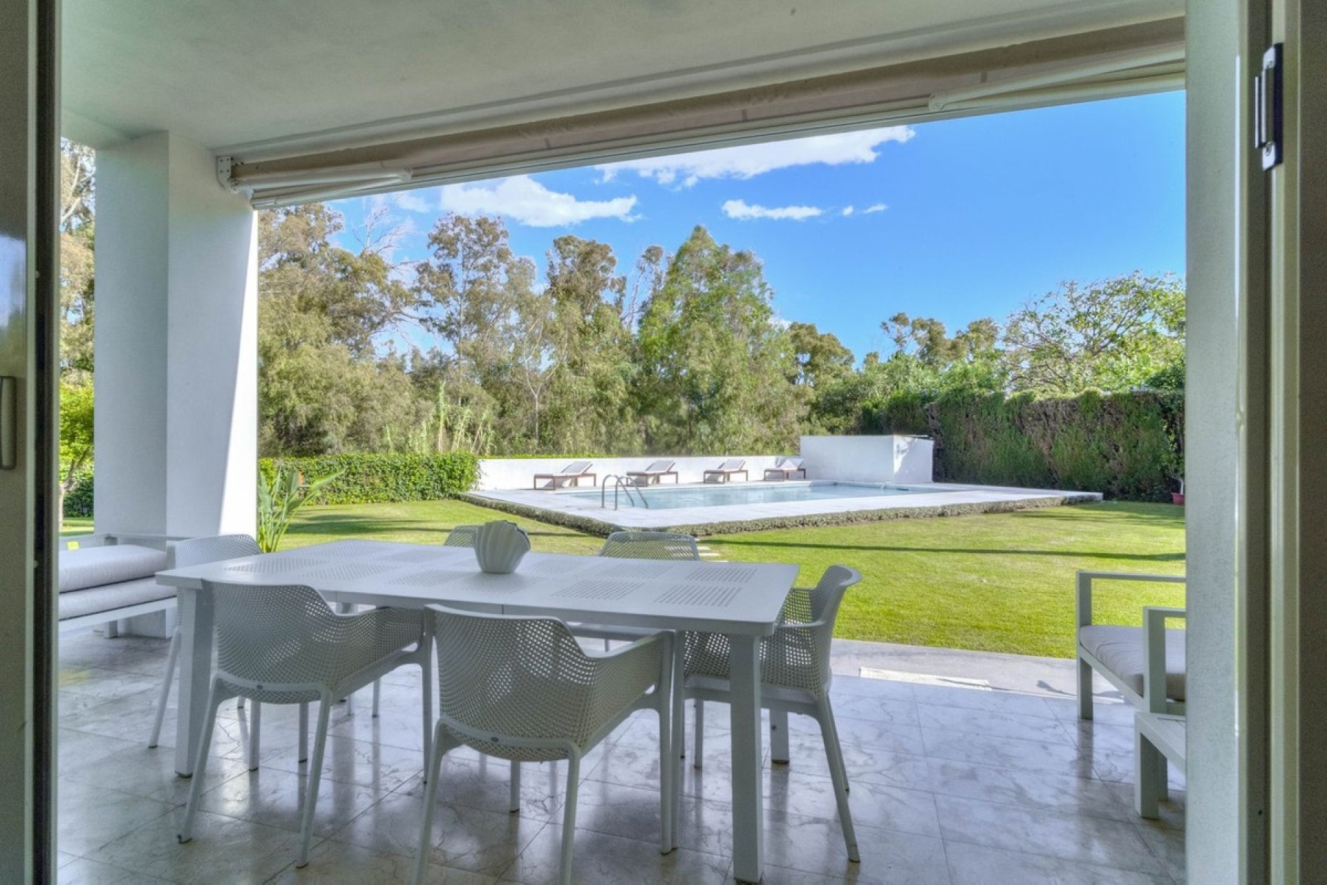 Resale - Villa - Marbella - Guadalmina Baja