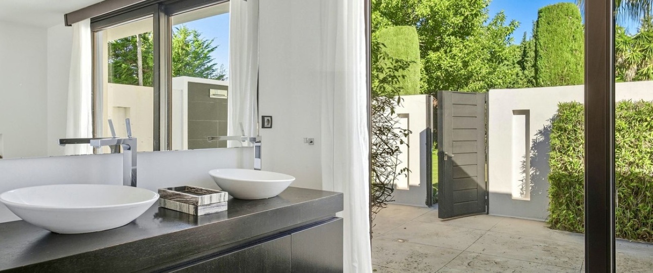 Resale - Villa - Marbella - Guadalmina Baja
