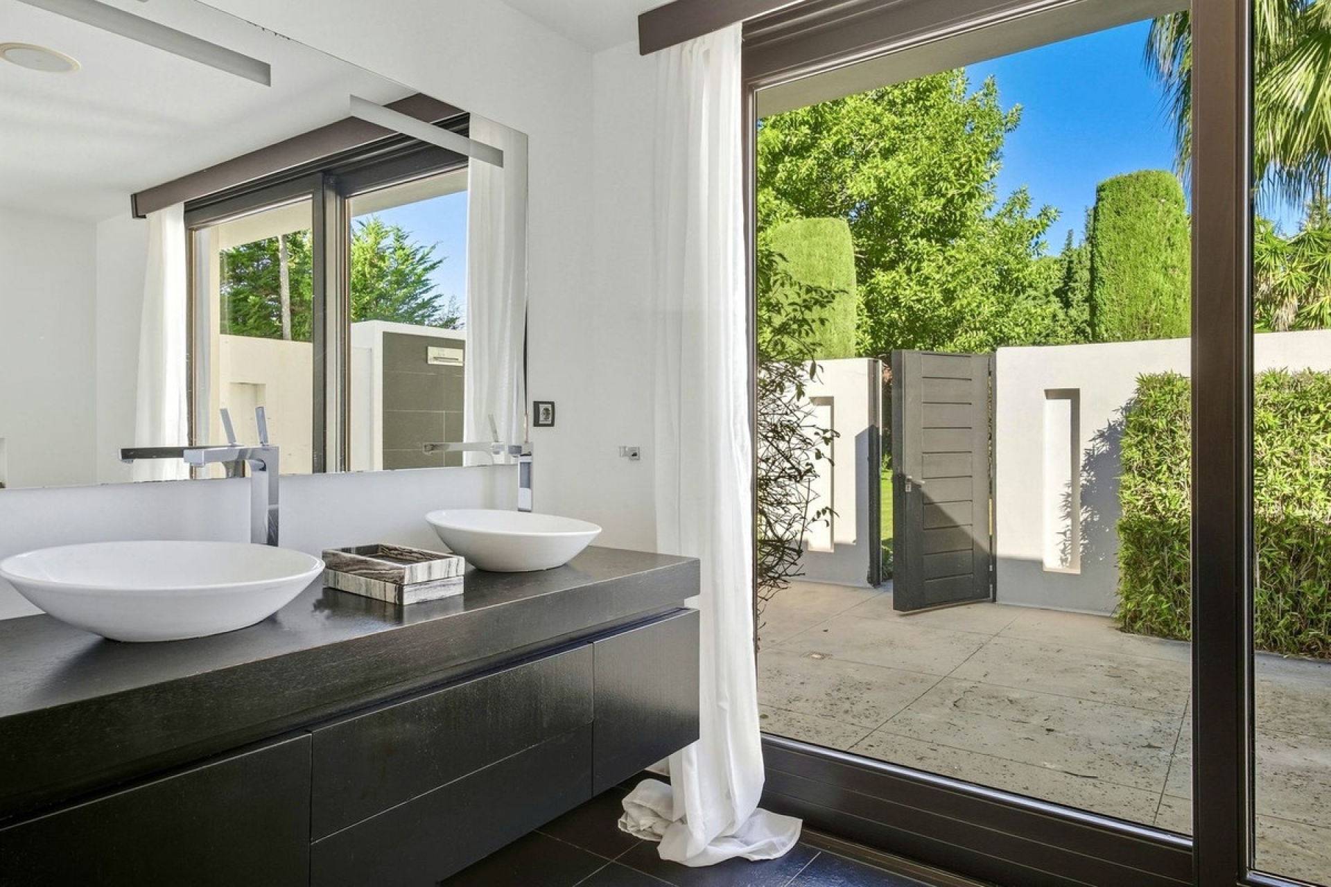 Resale - Villa - Marbella - Guadalmina Baja