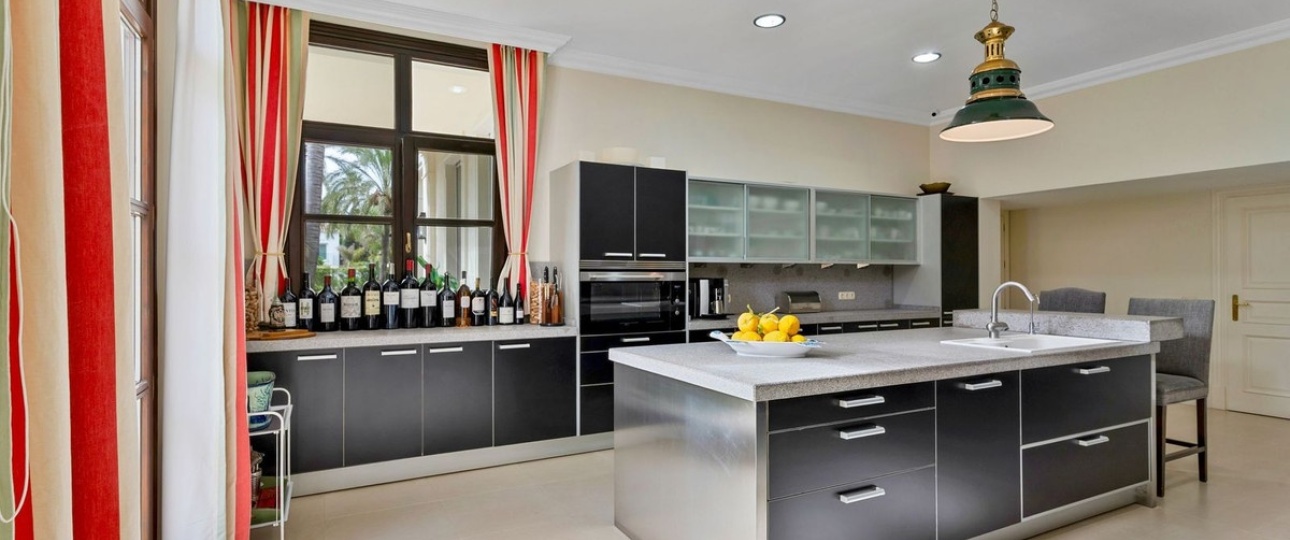 Resale - Villa - Marbella - Guadalmina Baja