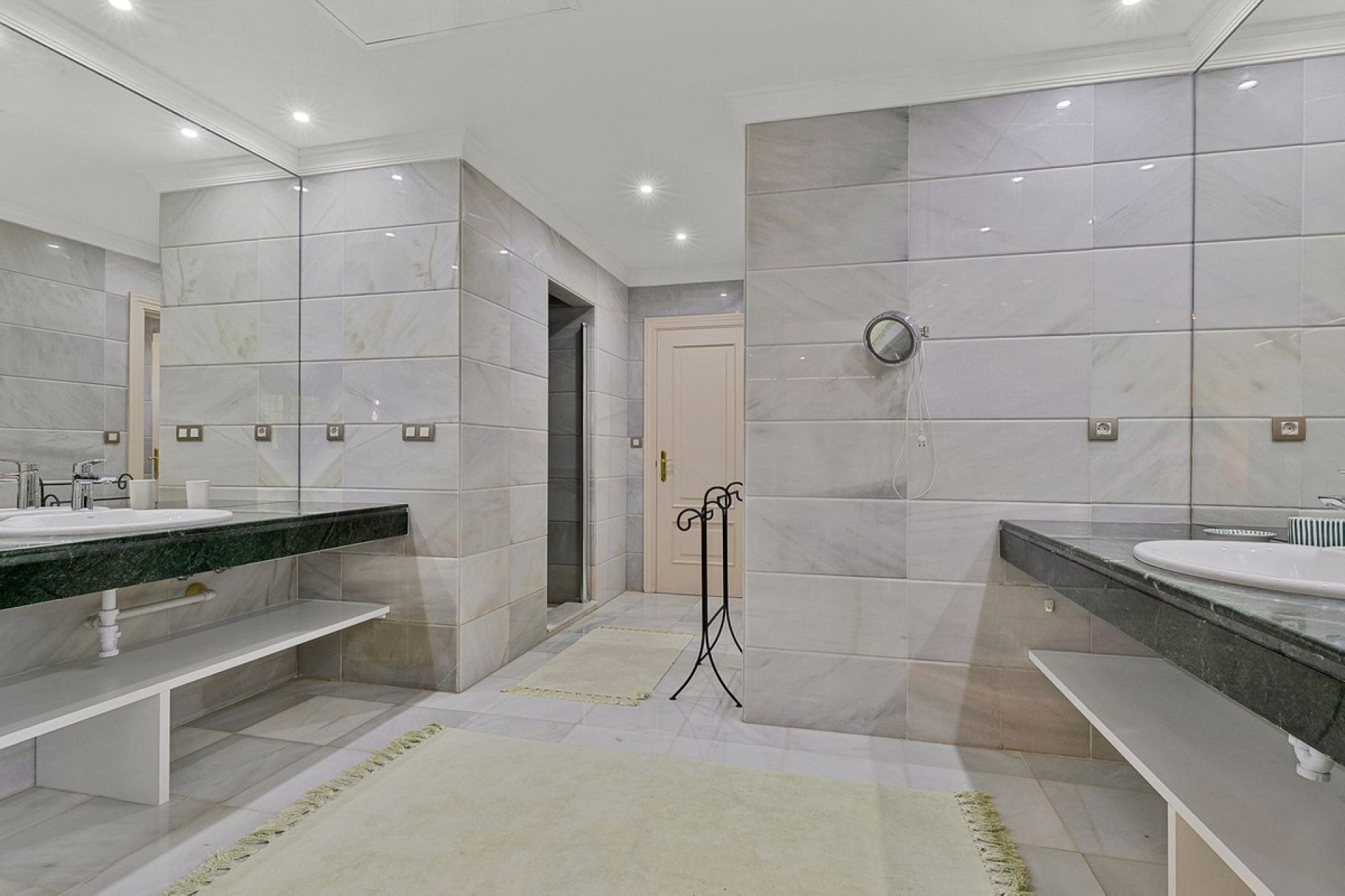 Resale - Villa - Marbella - Guadalmina Baja