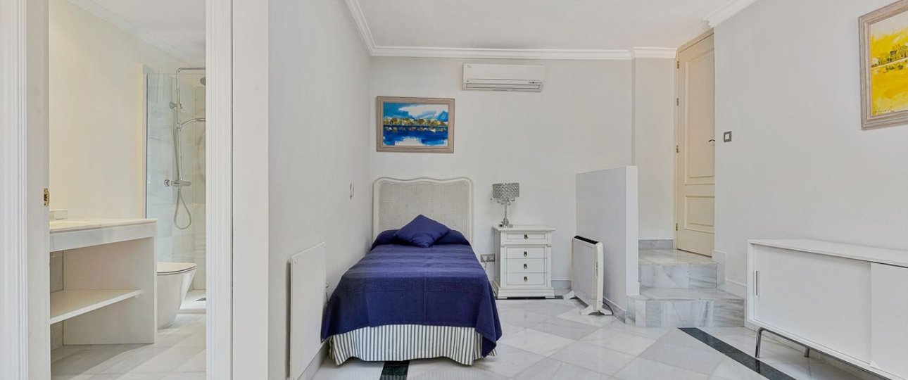 Resale - Villa - Marbella - Guadalmina Baja