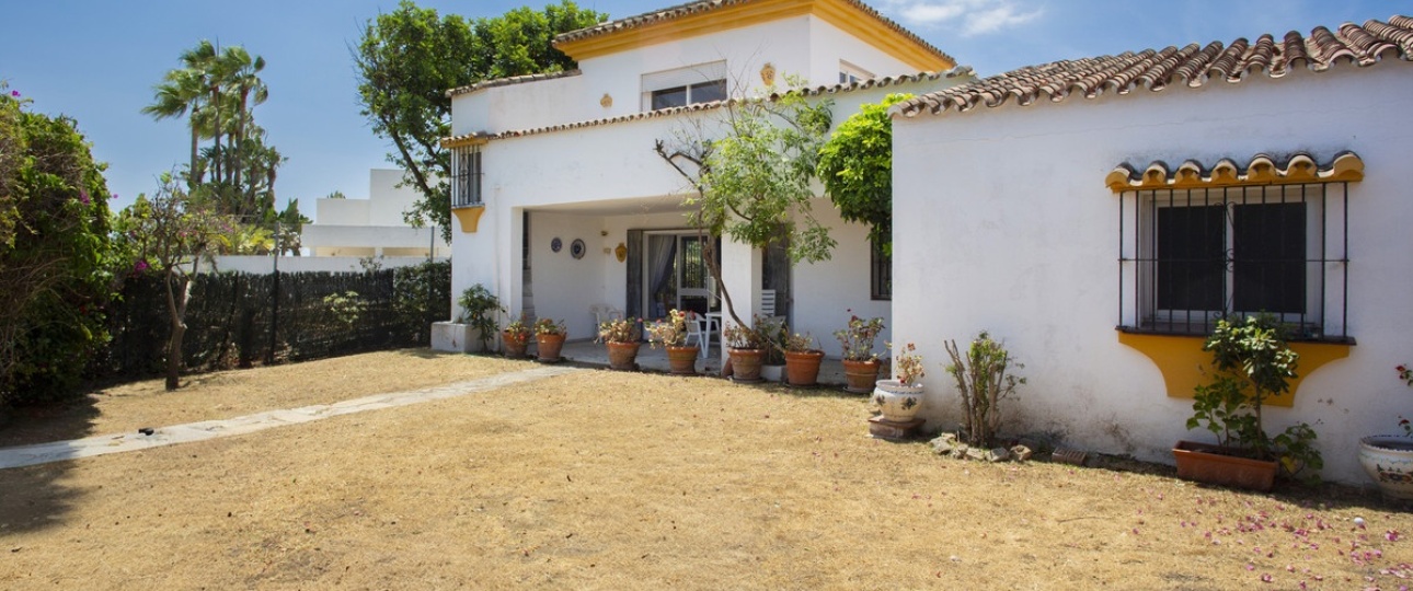 Resale - Villa - Marbella - Guadalmina Baja