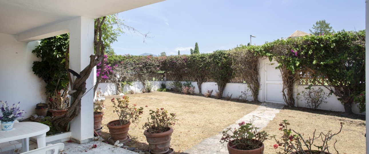 Resale - Villa - Marbella - Guadalmina Baja