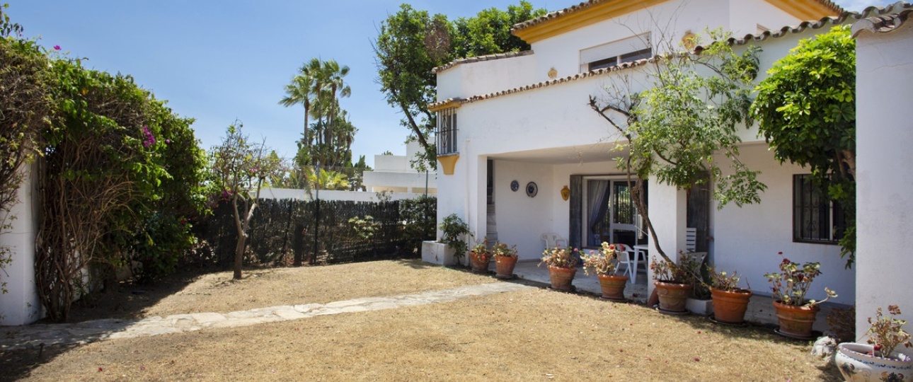 Resale - Villa - Marbella - Guadalmina Baja