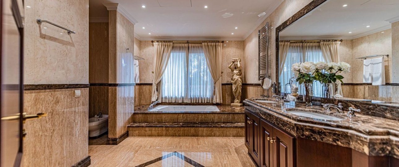 Resale - Villa - Marbella - Guadalmina Baja