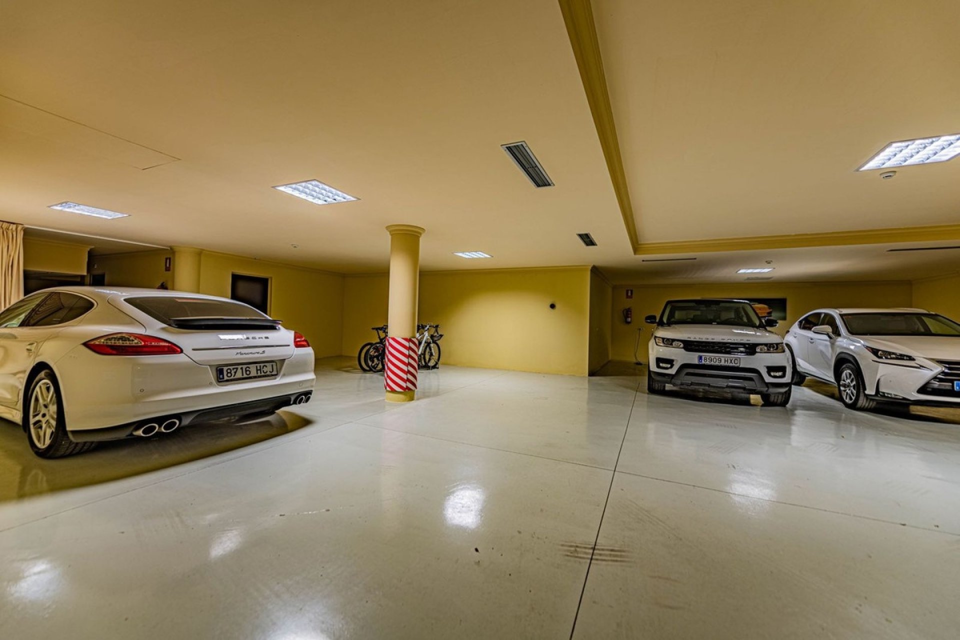 Resale - Villa - Marbella - Guadalmina Baja