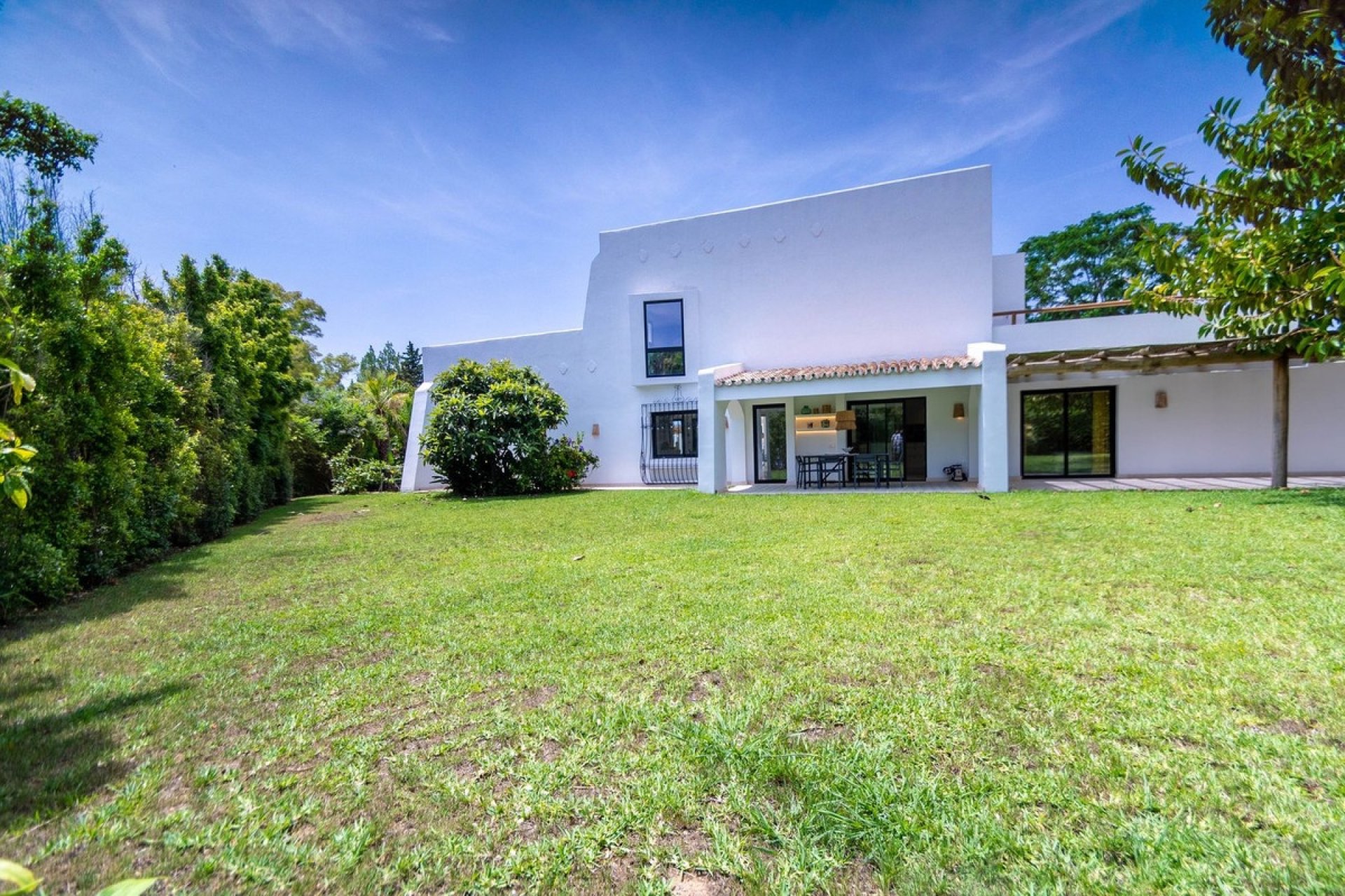 Resale - Villa - Marbella - Guadalmina Baja