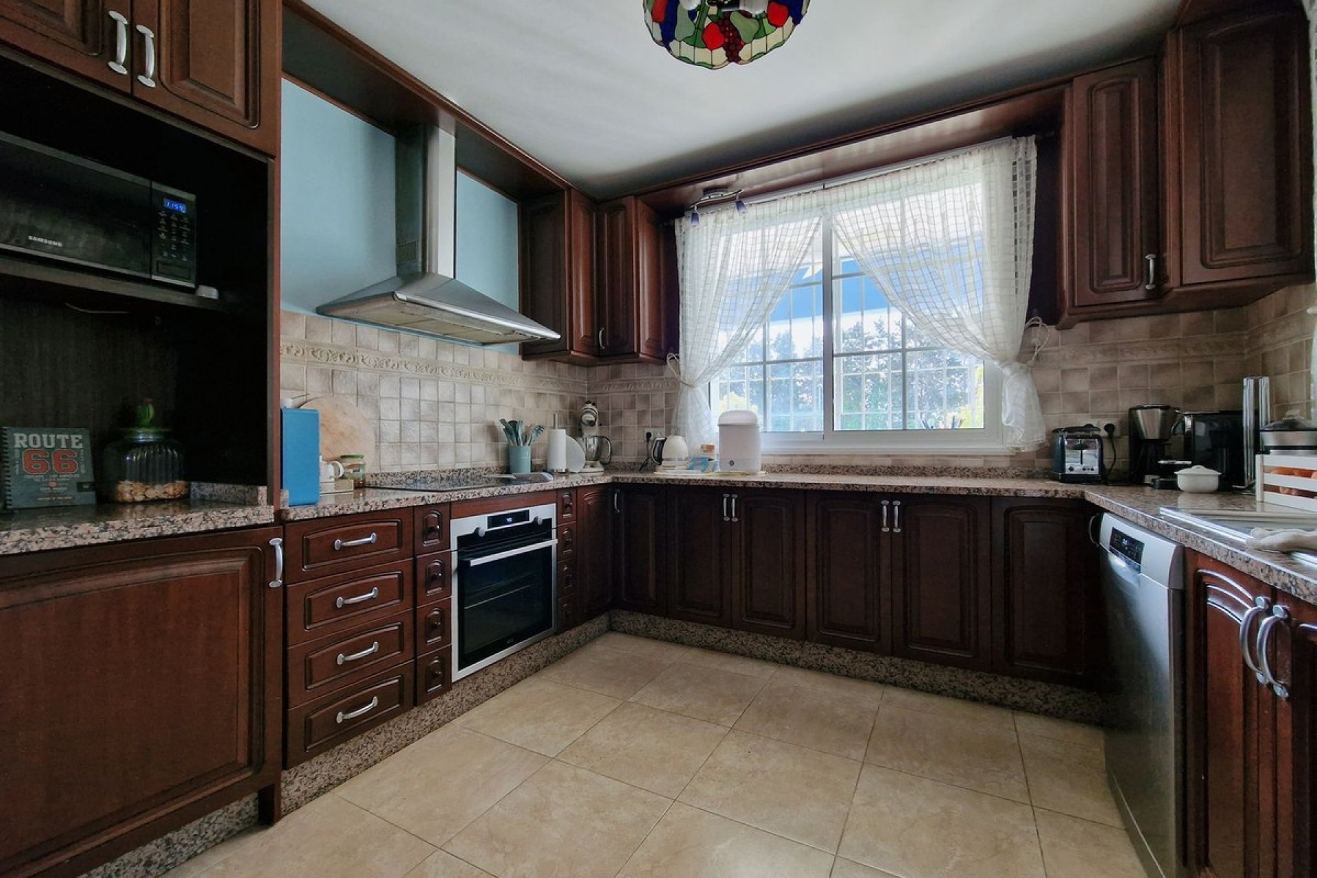 Resale - Villa - Marbella - Guadalmina Baja