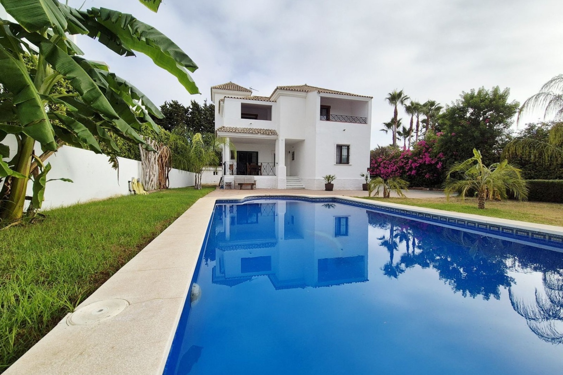 Resale - Villa - Marbella - Guadalmina Baja