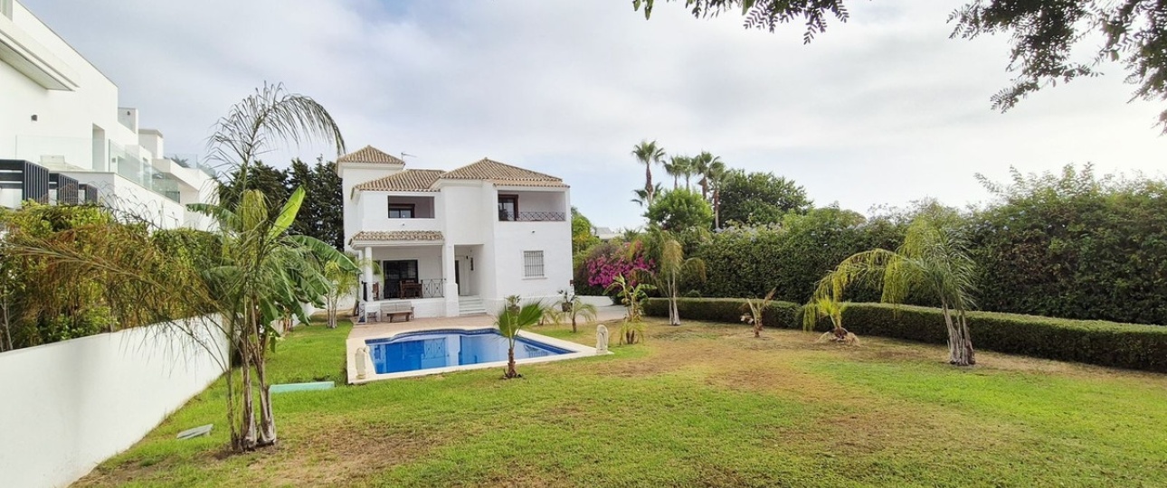 Resale - Villa - Marbella - Guadalmina Baja