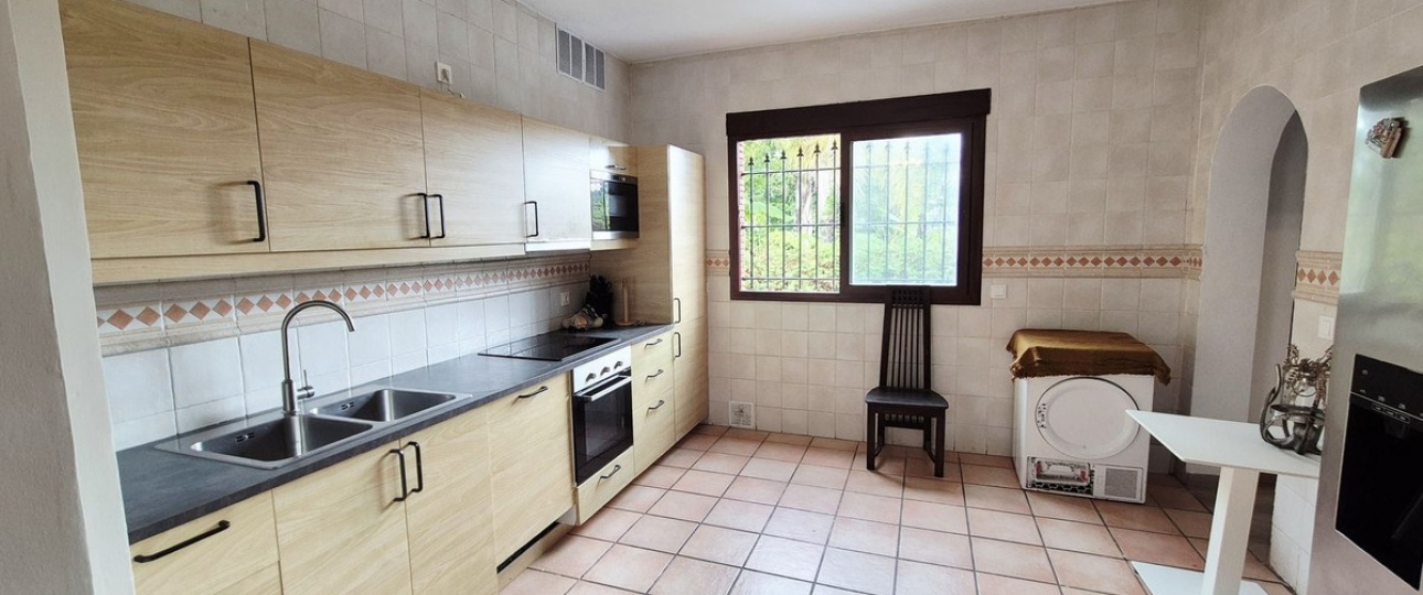 Resale - Villa - Marbella - Guadalmina Baja