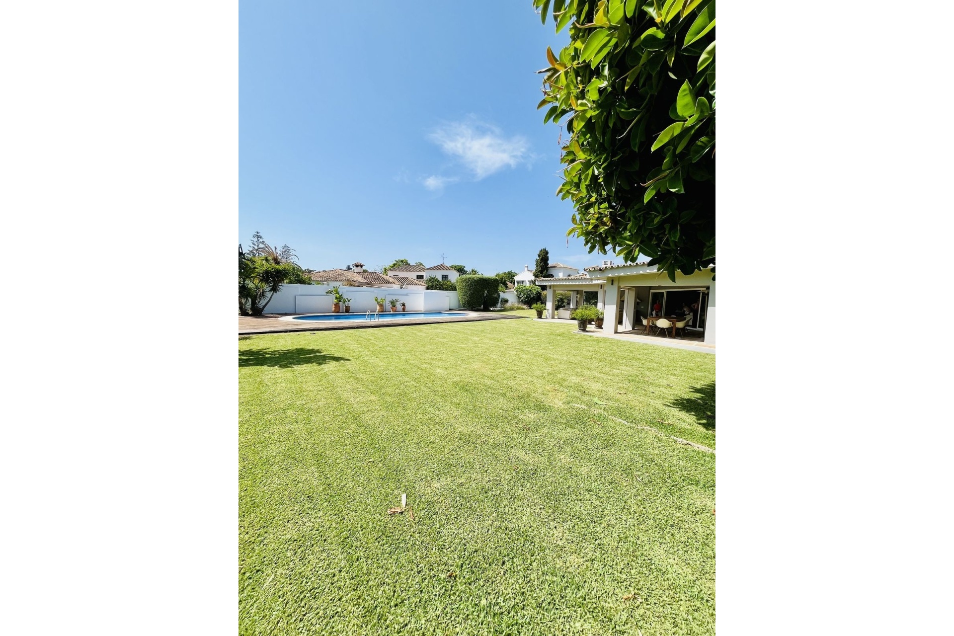Resale - Villa - Marbella - Guadalmina Baja