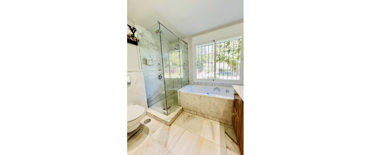 Resale - Villa - Marbella - Guadalmina Baja