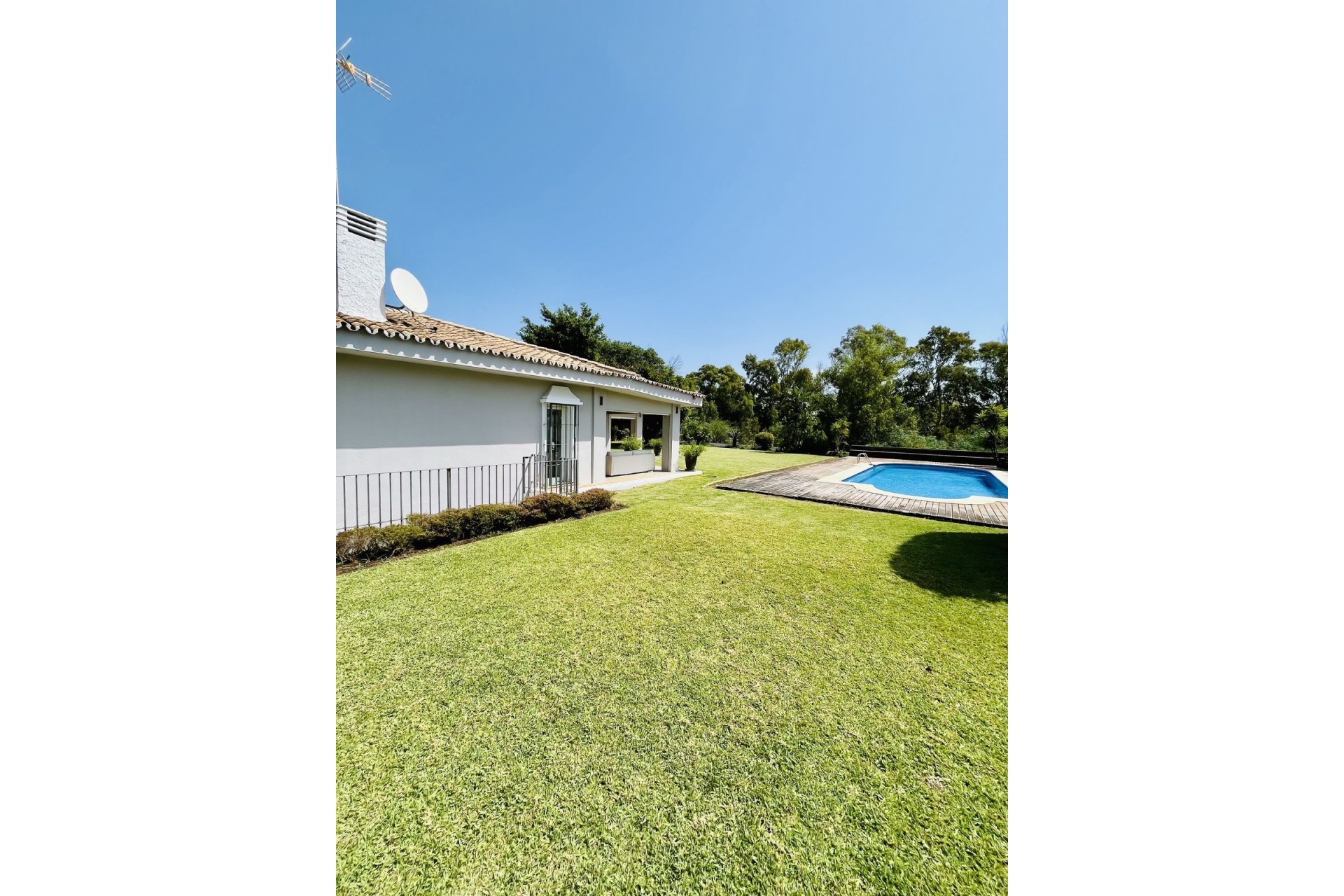 Resale - Villa - Marbella - Guadalmina Baja