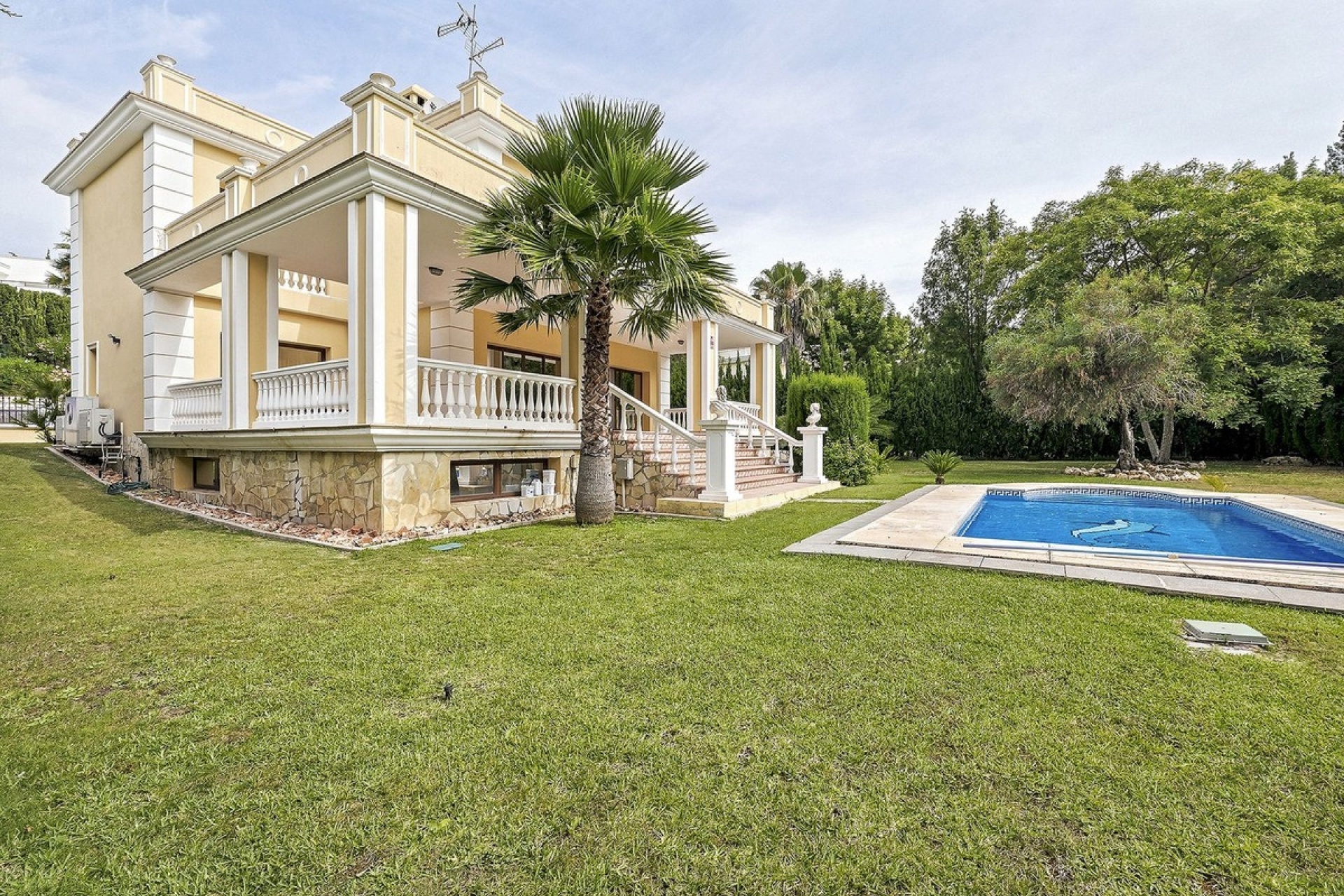 Resale - Villa - Marbella - Hacienda Las Chapas