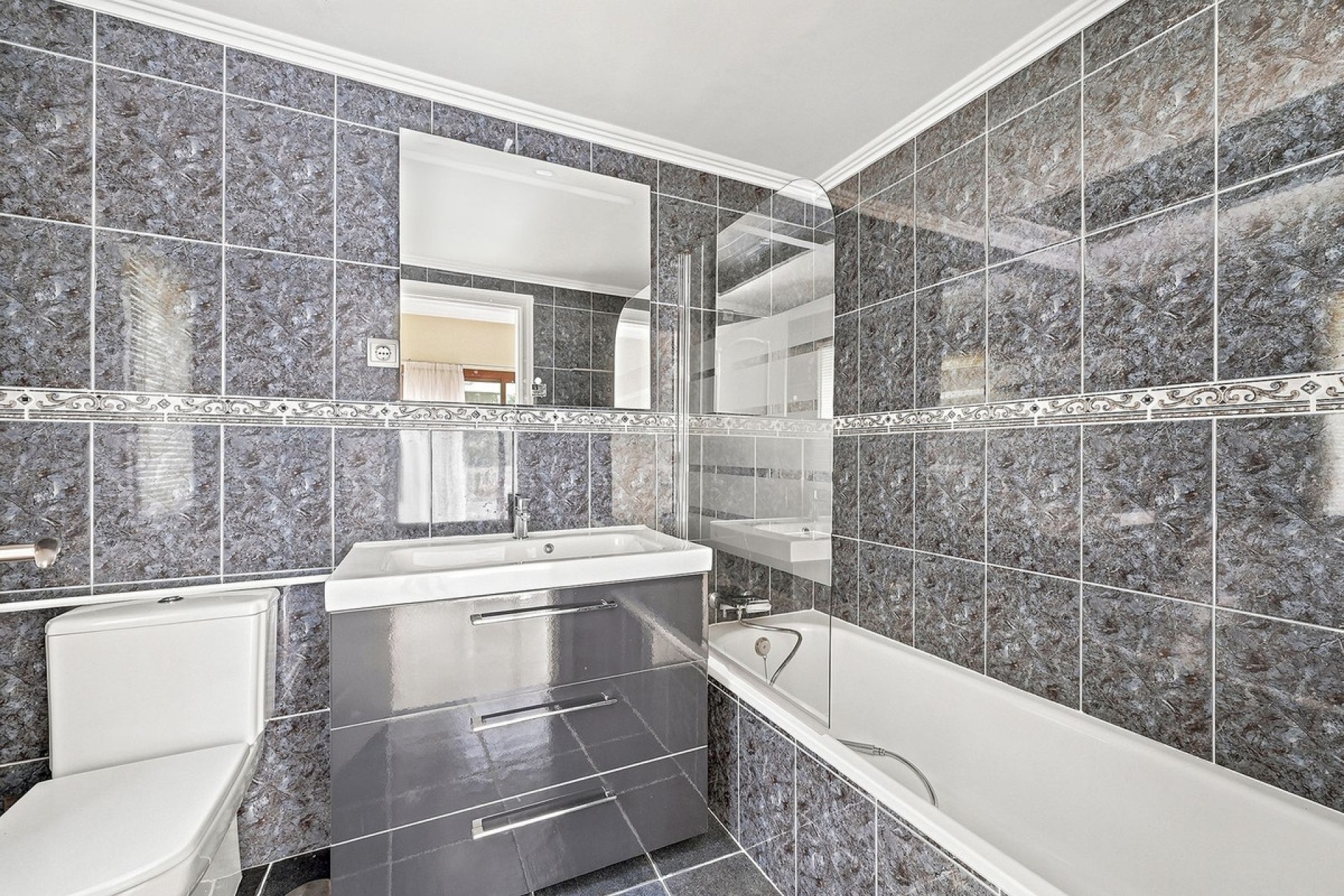 Resale - Villa - Marbella - Hacienda Las Chapas