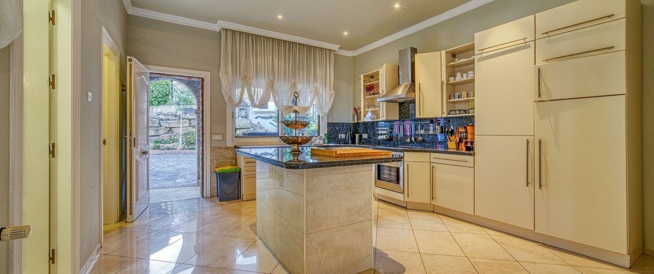 Resale - Villa - Marbella - Hacienda Las Chapas