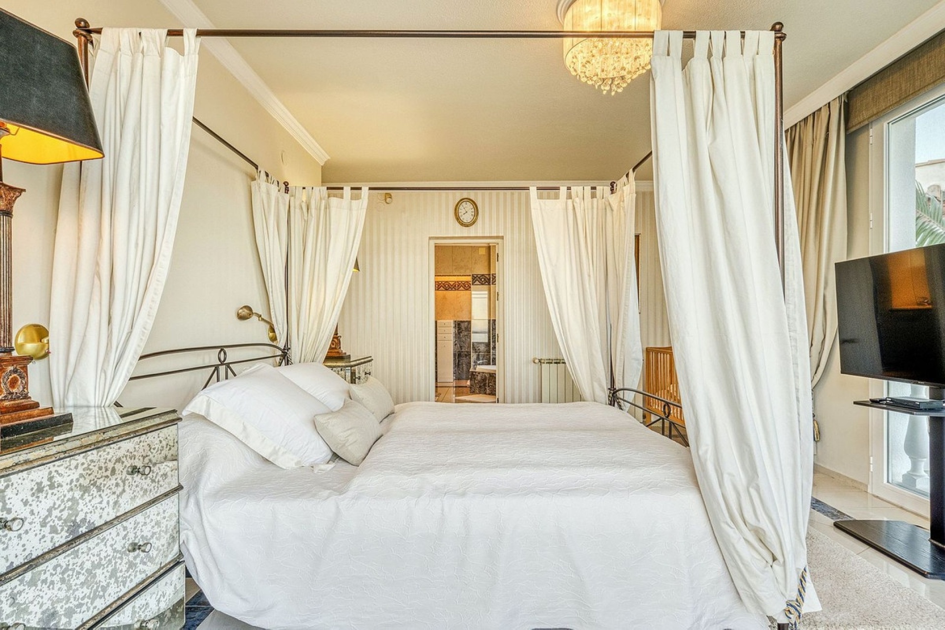 Resale - Villa - Marbella - Hacienda Las Chapas