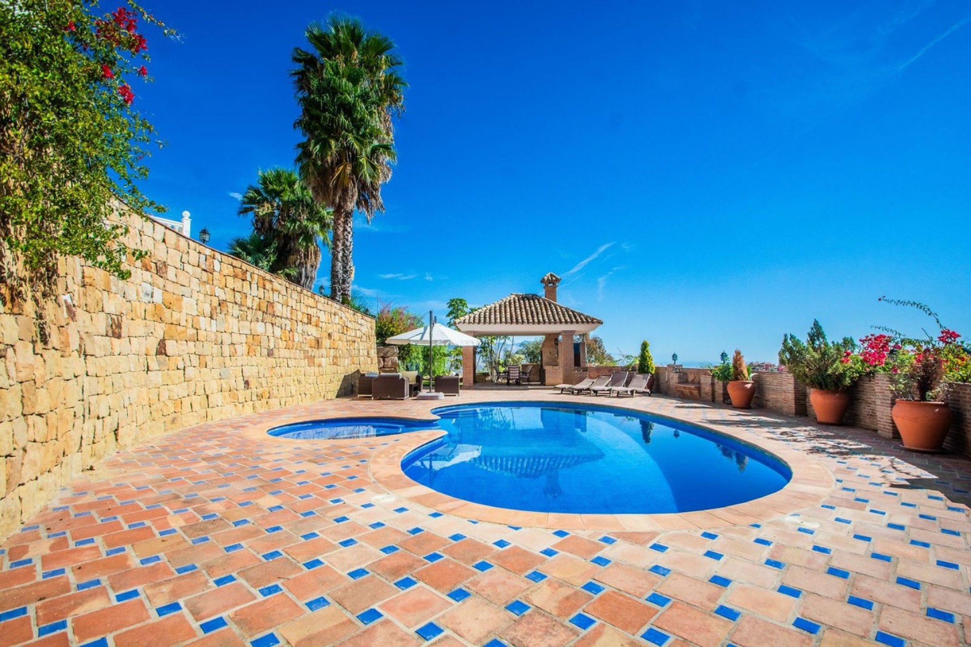 Resale - Villa - Marbella - La Mairena