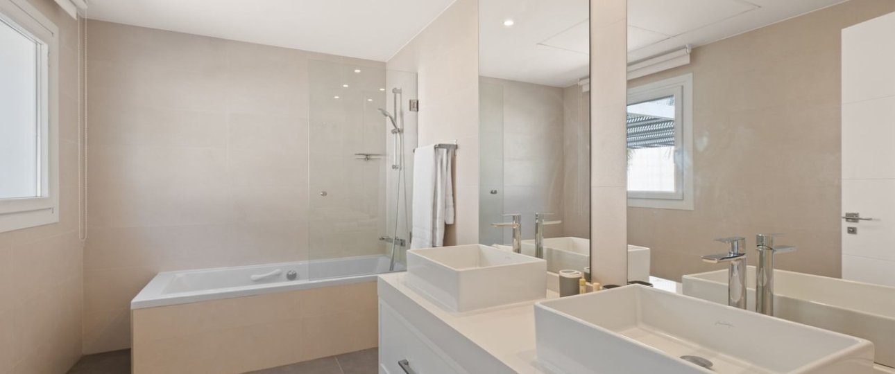 Resale - Villa - Marbella - La Mairena