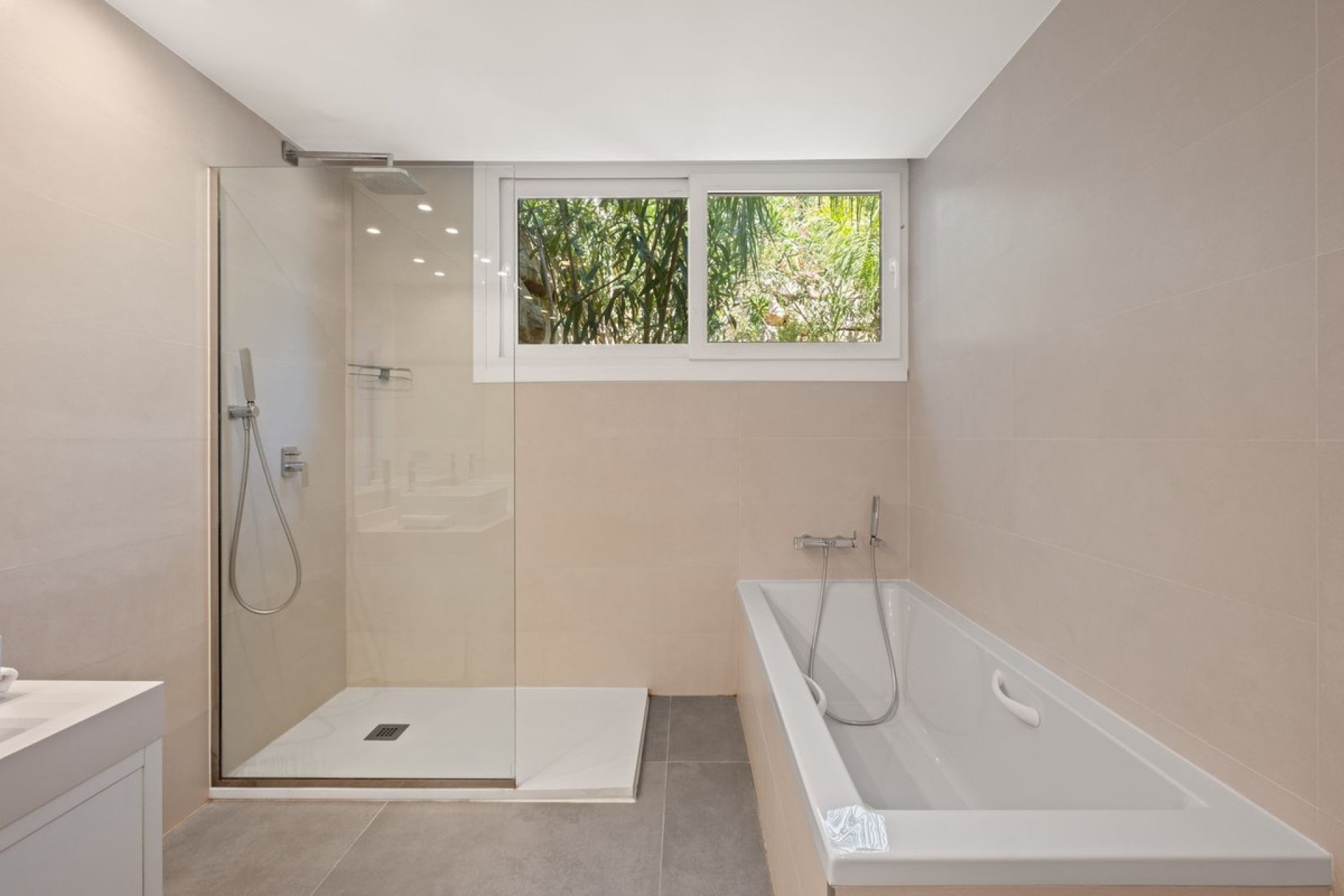 Resale - Villa - Marbella - La Mairena