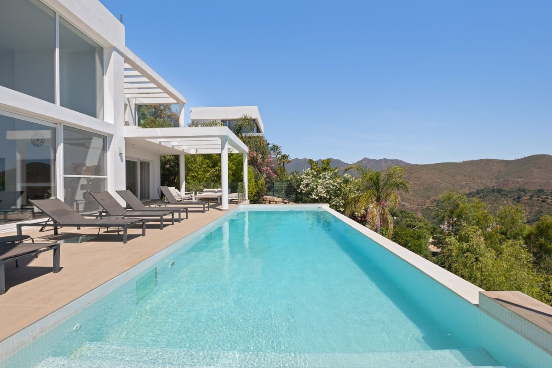 Resale - Villa - Marbella - La Mairena