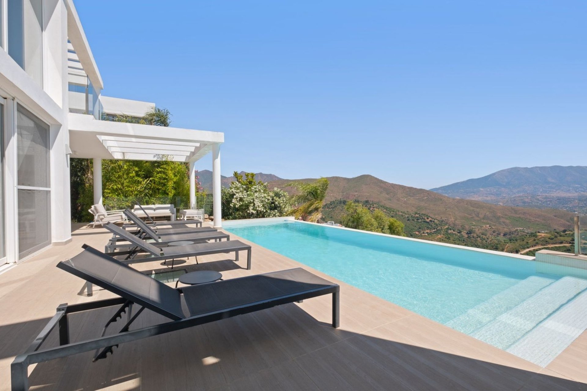 Resale - Villa - Marbella - La Mairena