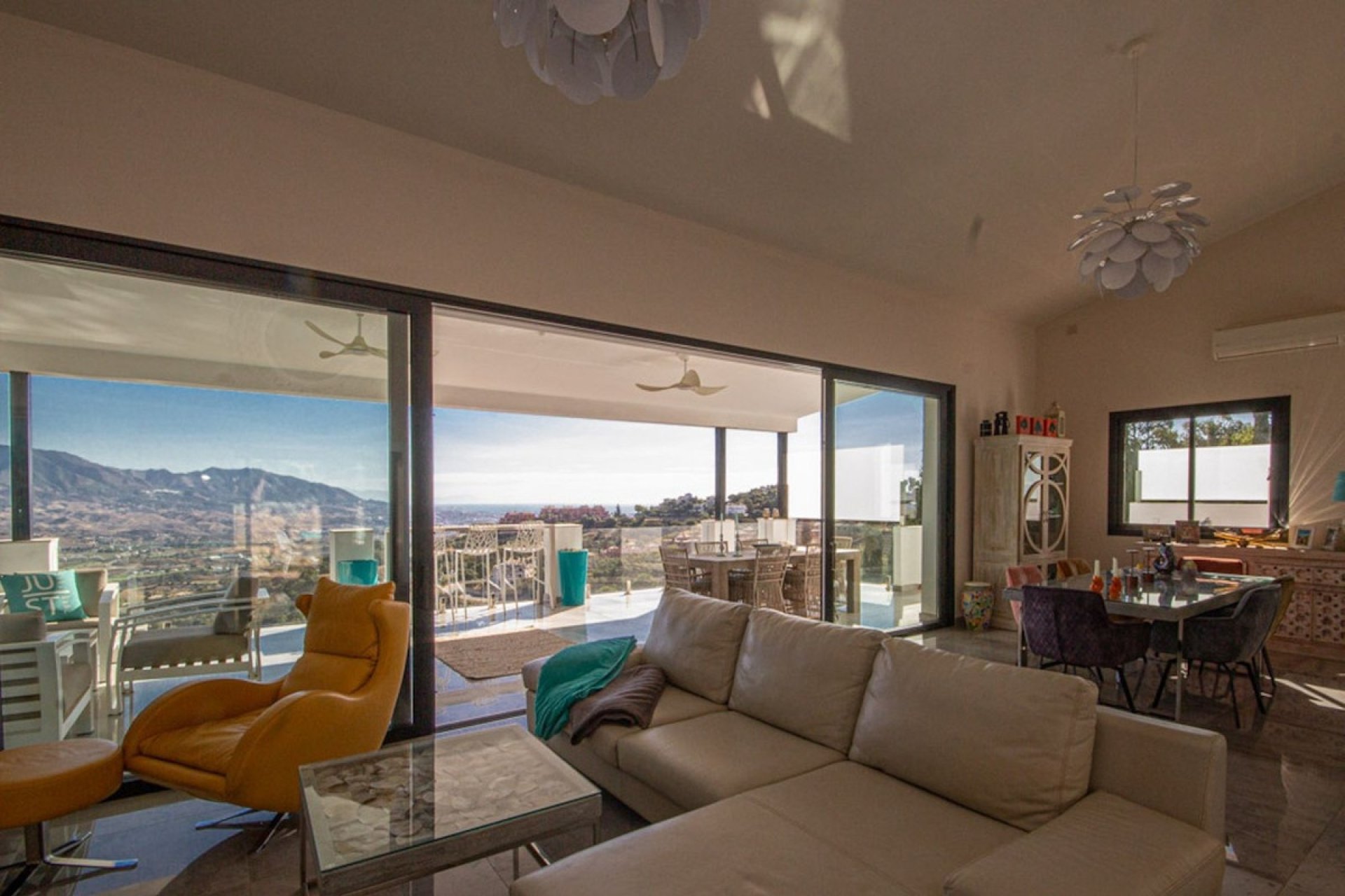 Resale - Villa - Marbella - La Mairena