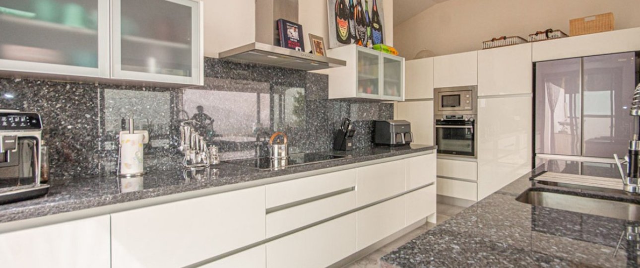 Resale - Villa - Marbella - La Mairena