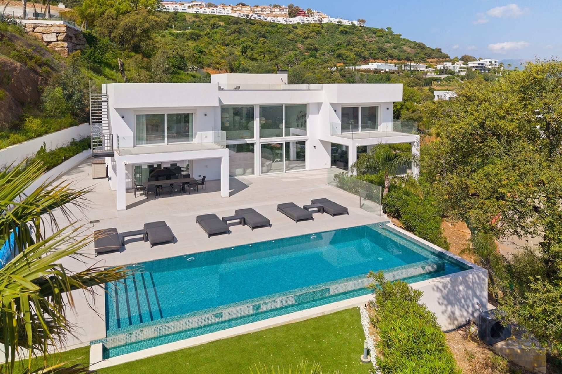 Resale - Villa - Marbella - La Mairena