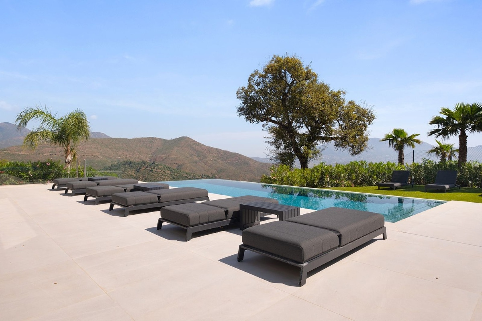 Resale - Villa - Marbella - La Mairena