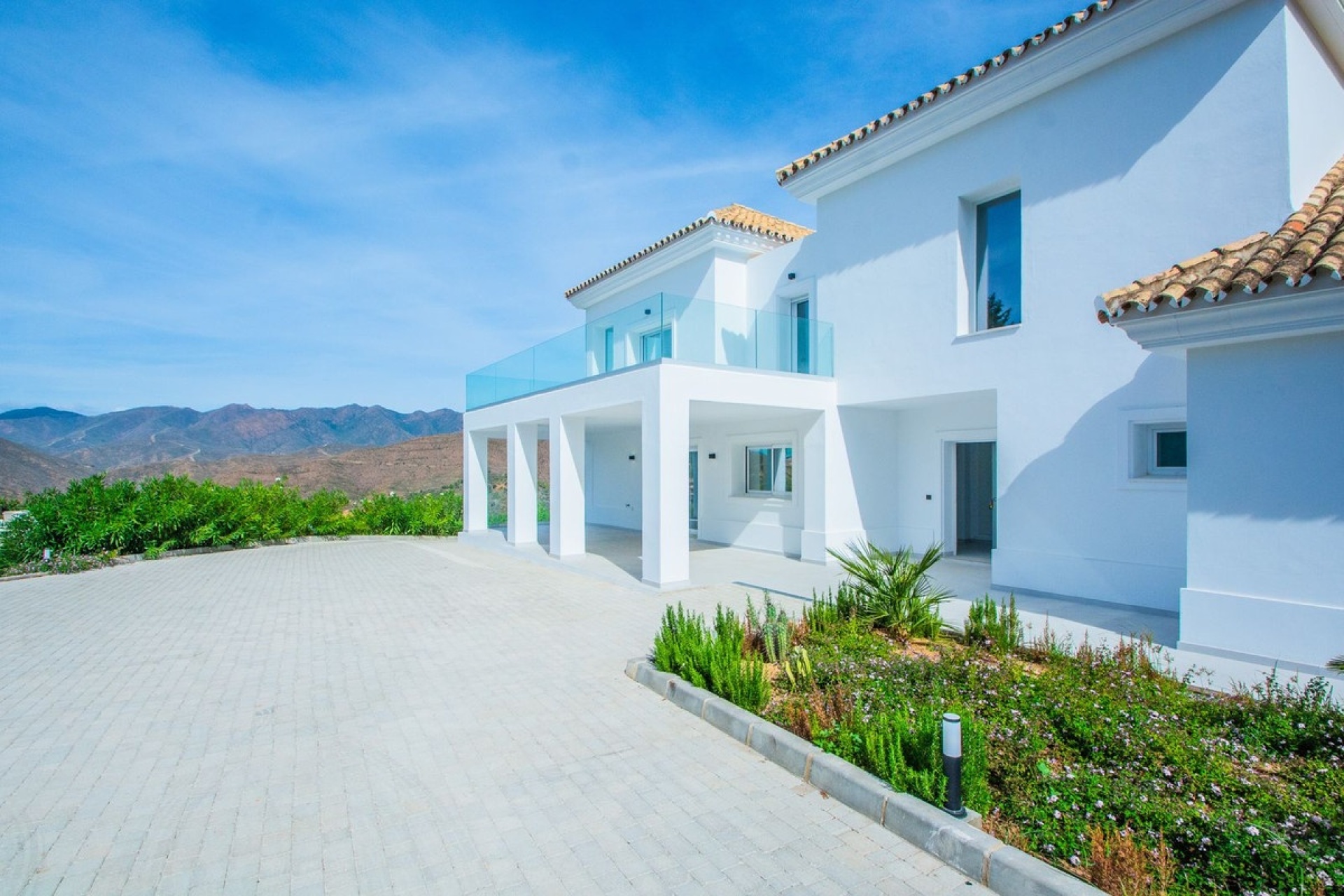 Resale - Villa - Marbella - La Mairena