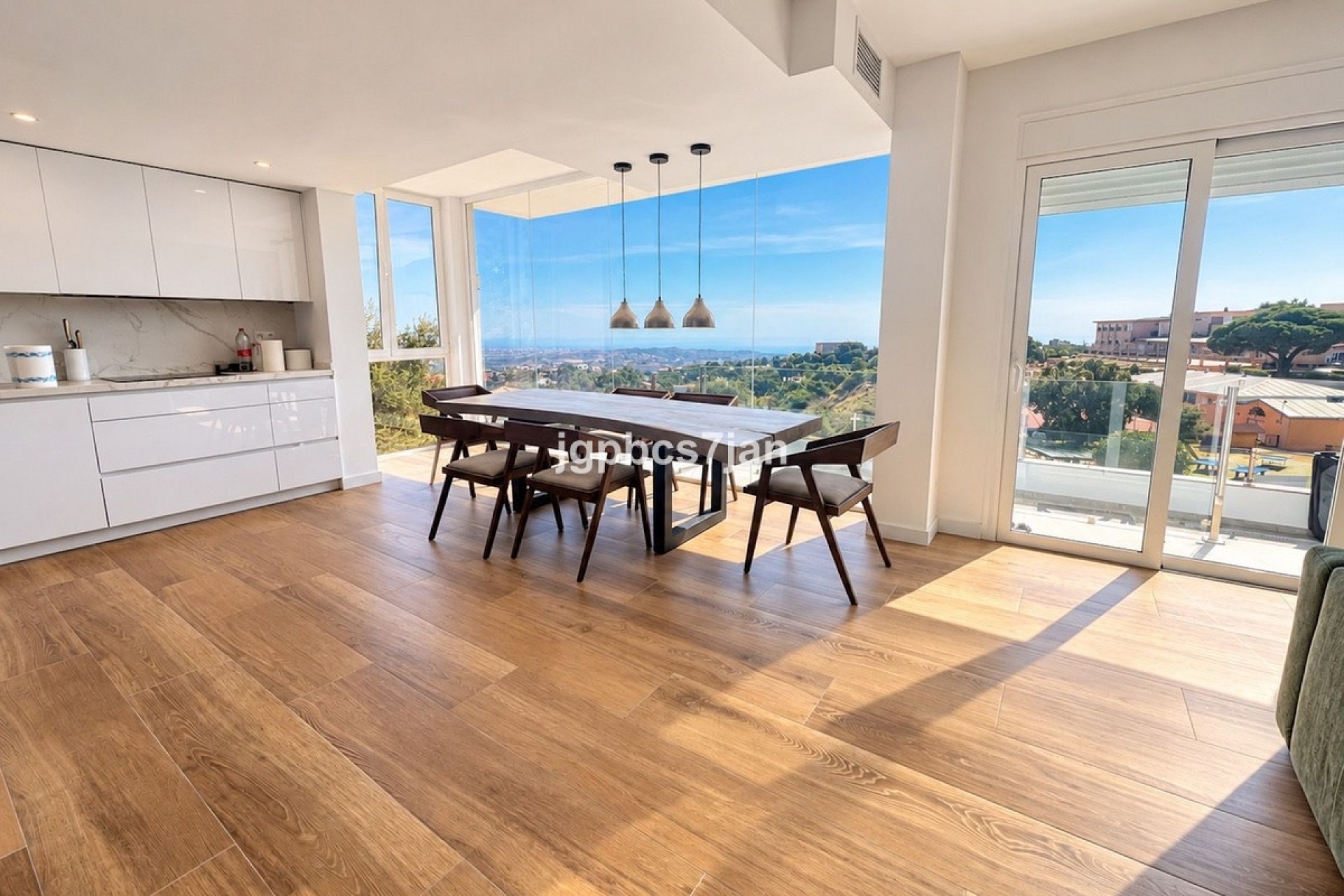 Resale - Villa - Marbella - La Mairena