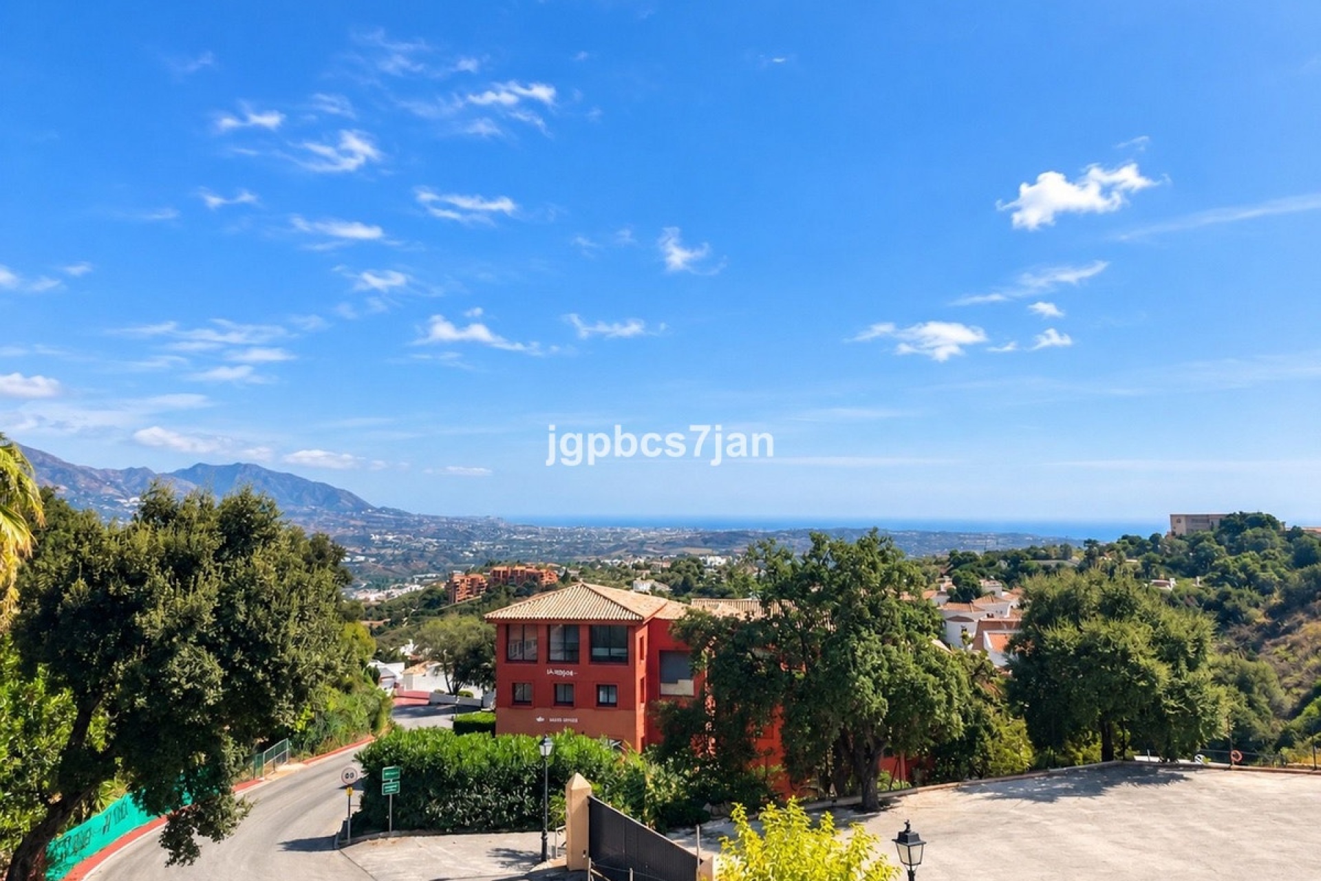 Resale - Villa - Marbella - La Mairena