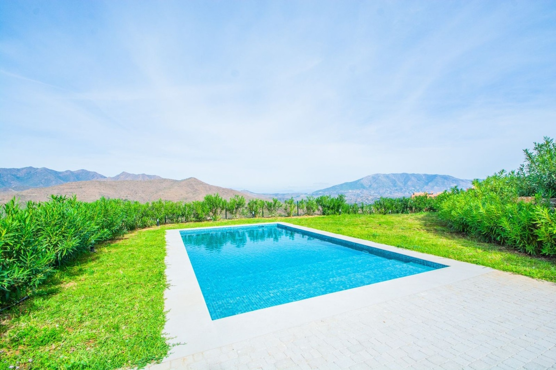 Resale - Villa - Marbella - La Mairena