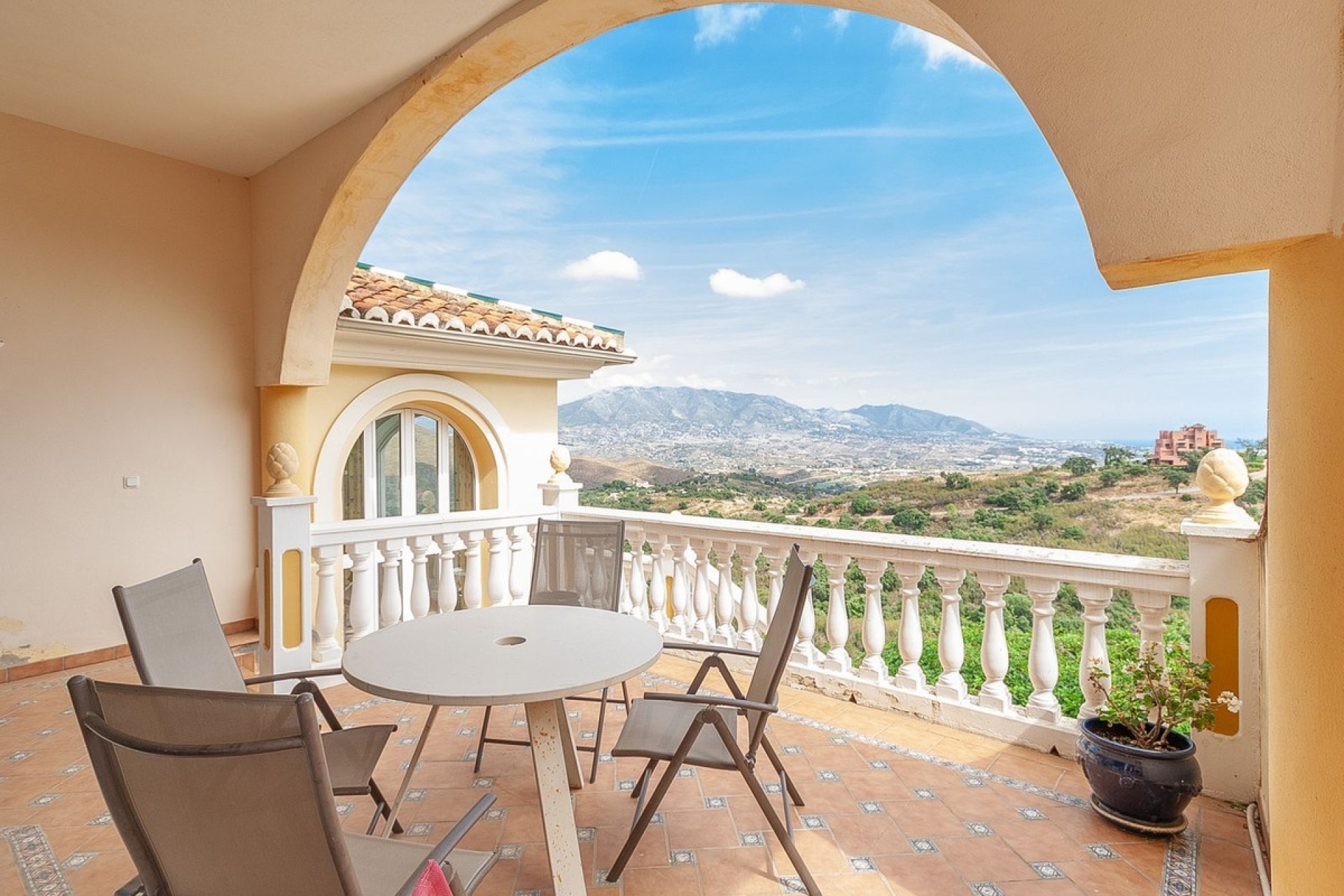 Resale - Villa - Marbella - La Mairena