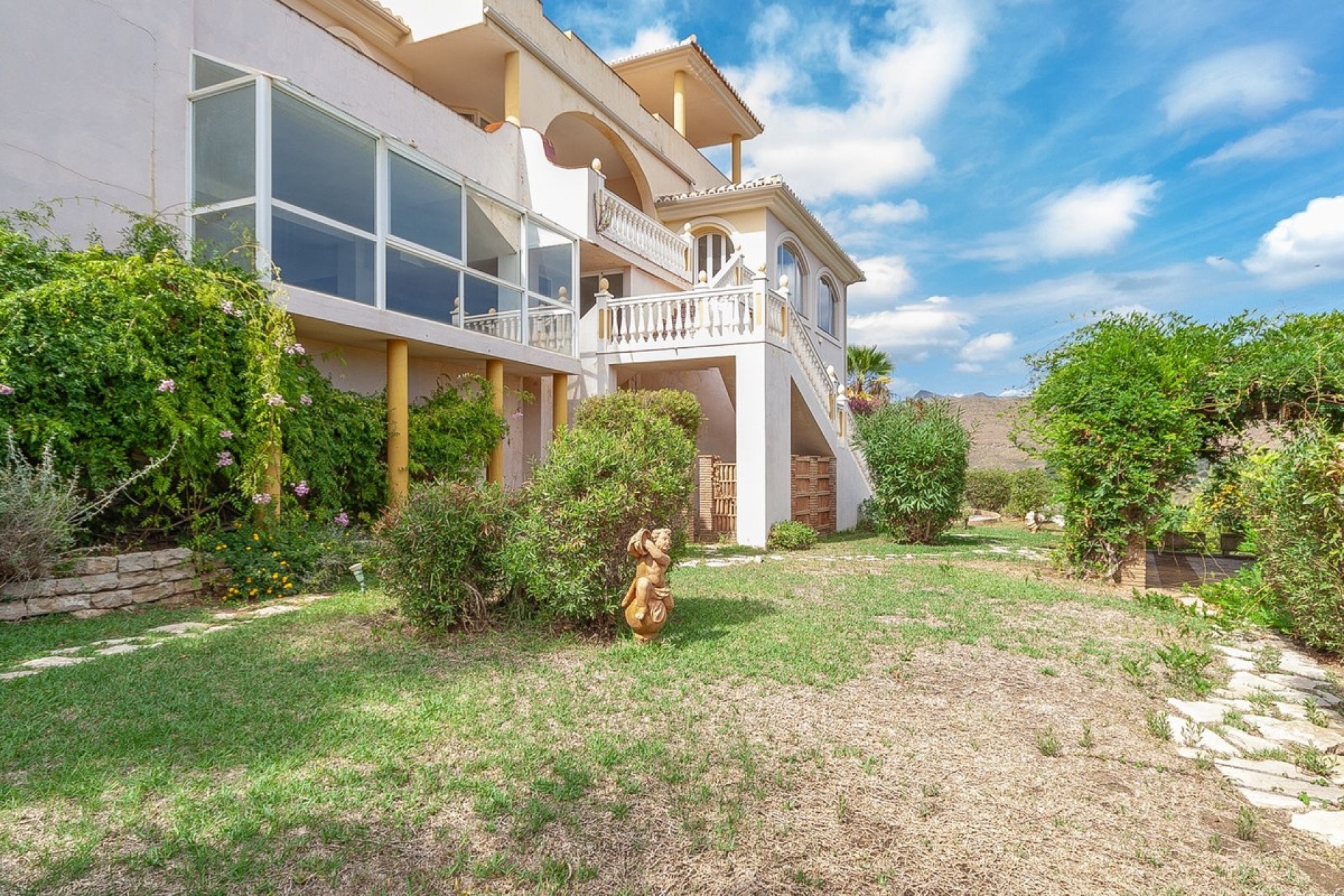 Resale - Villa - Marbella - La Mairena