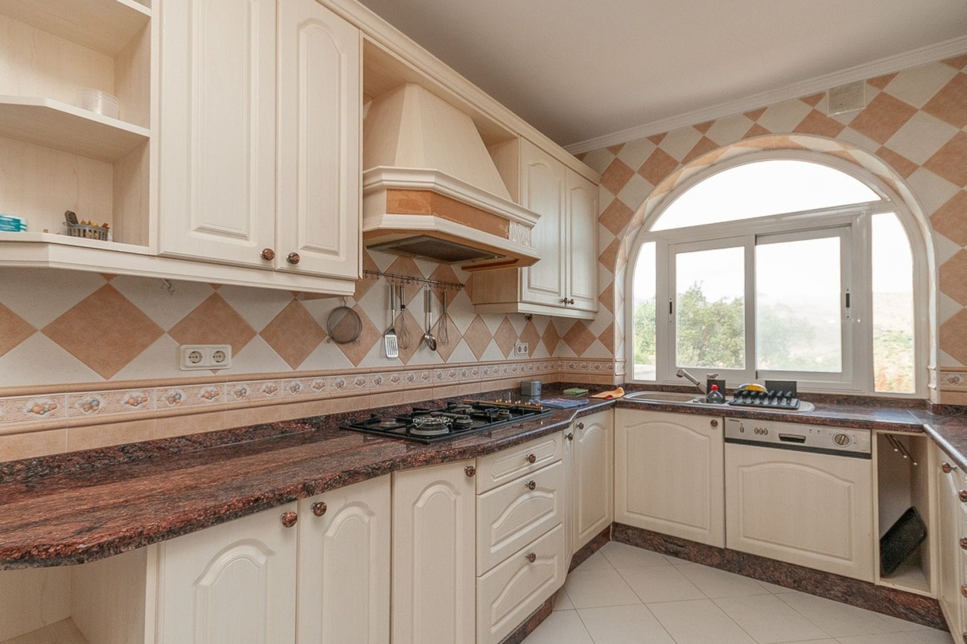 Resale - Villa - Marbella - La Mairena