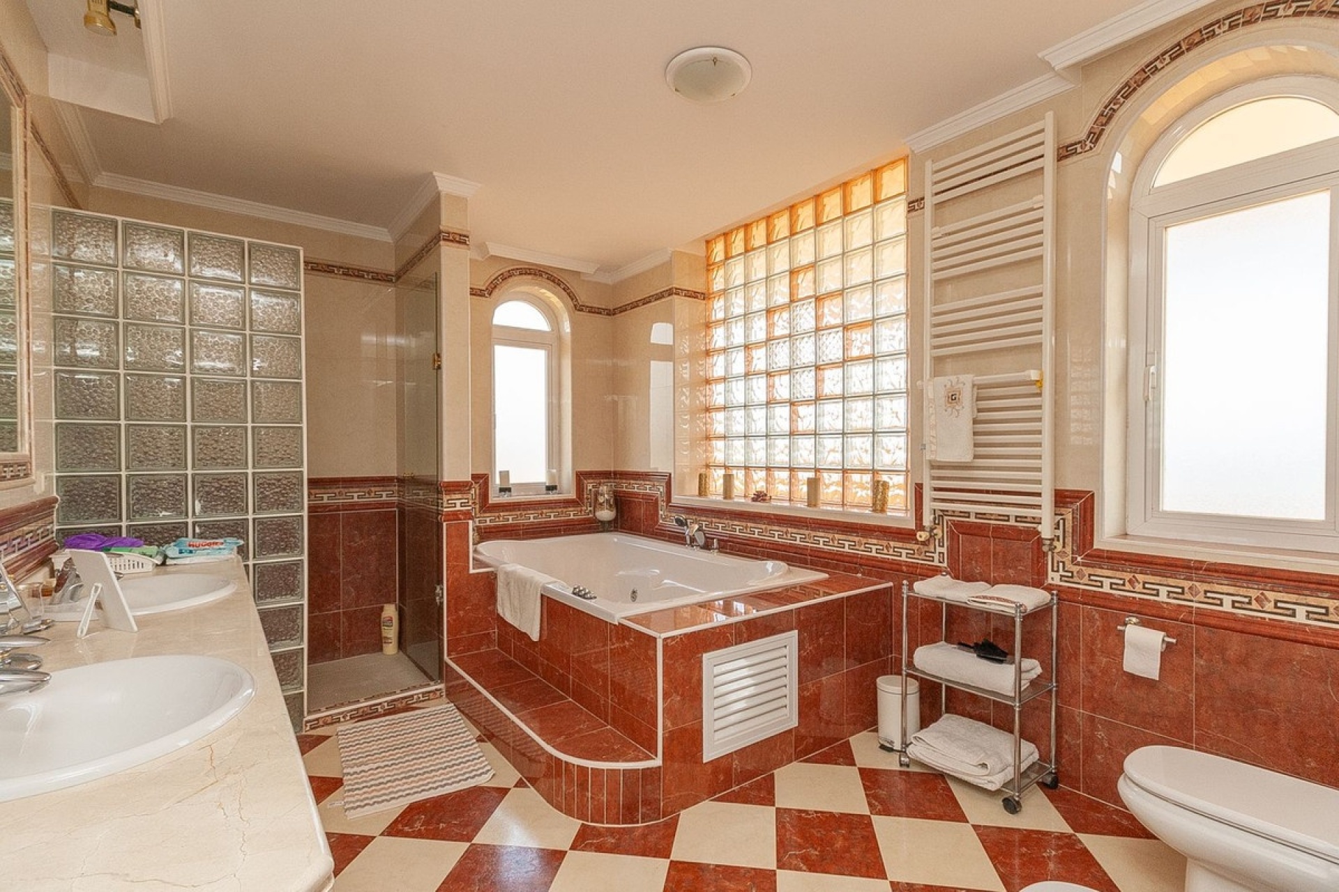 Resale - Villa - Marbella - La Mairena